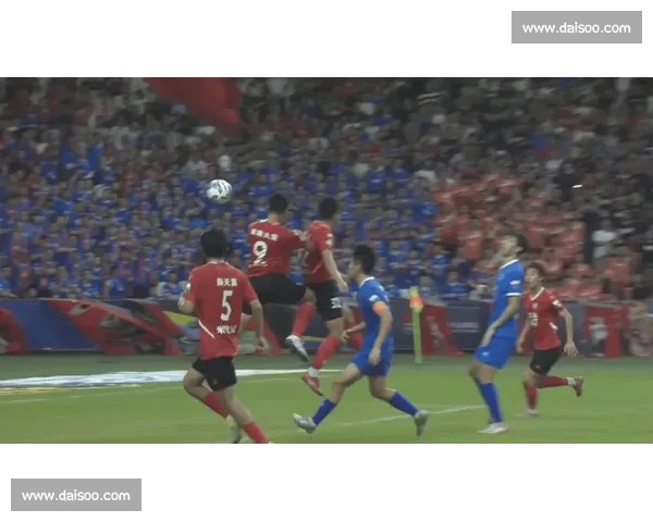 哭了！为这粒绝美的远射，老特拉福德球场瞬间变成欢乐的海洋！